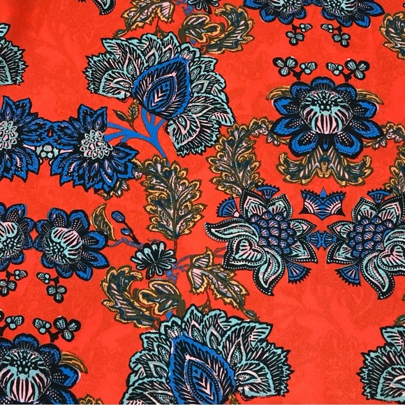 Collective Concepts Halter Style Sleeveless Top with Keyhole Neckline - Picture 8 of 8